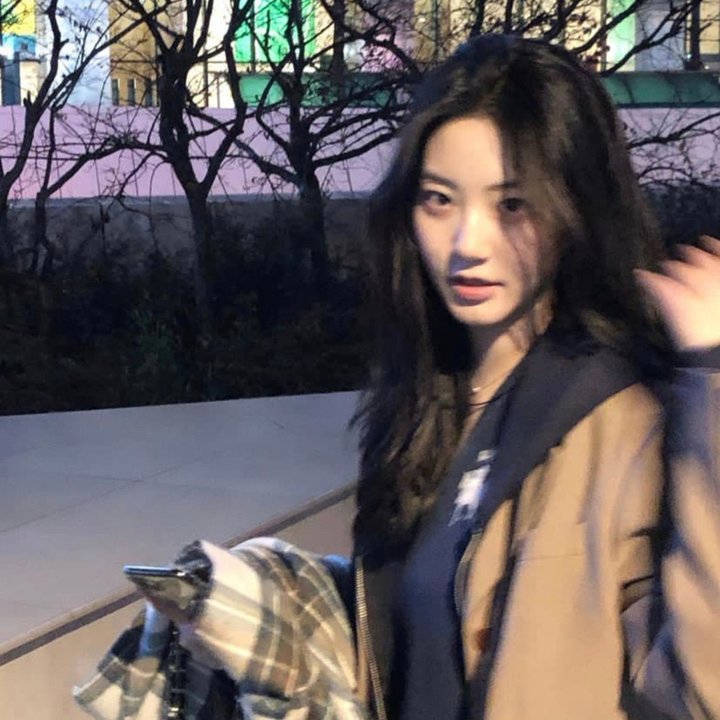 就这样，我们把金鱼放入了泳池